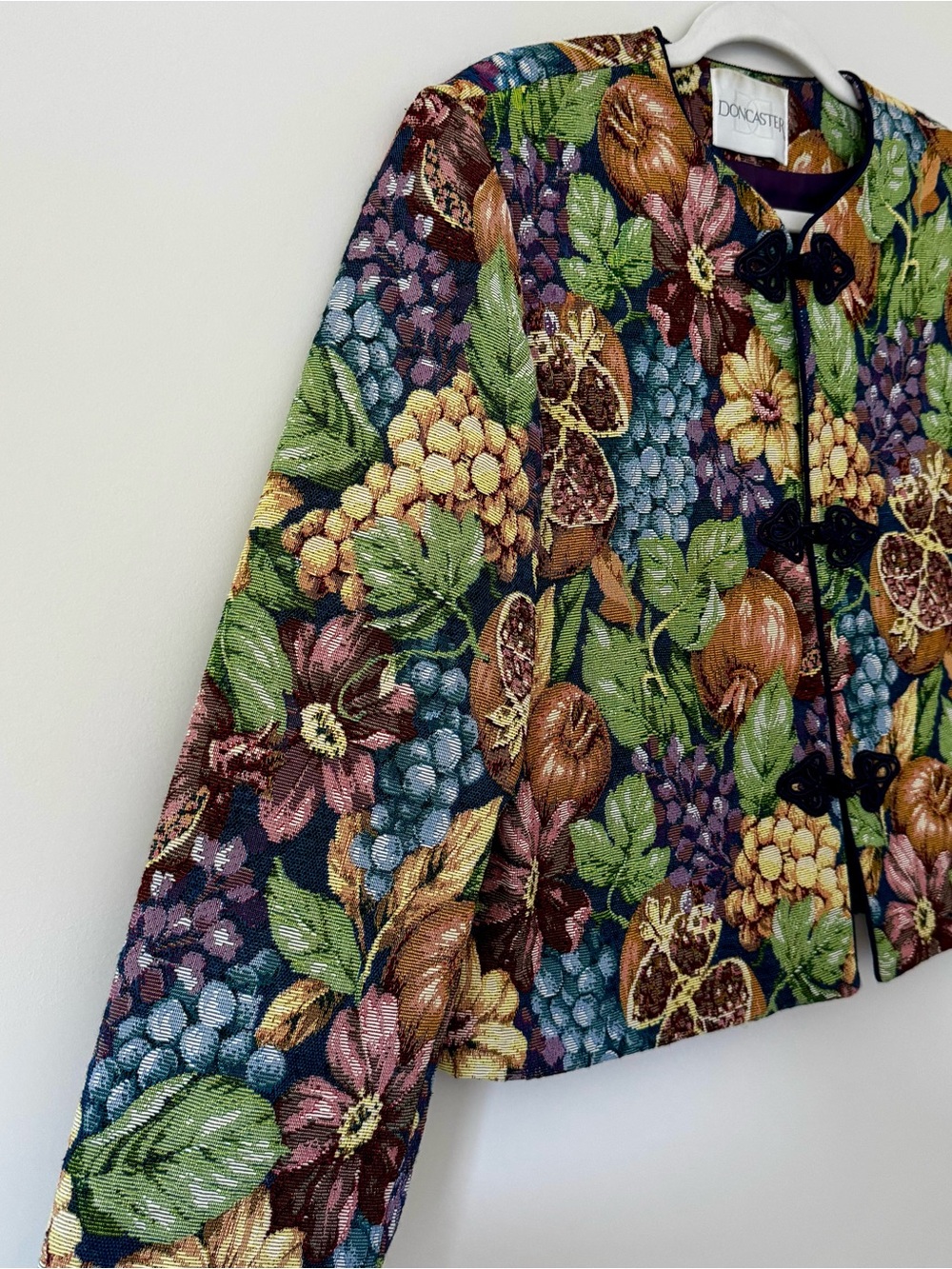 Vintage Doncaster Jacquard Tapestry Fruit Embroidered Cropped Blazer Jacket – 12 - Picture 3 of 8